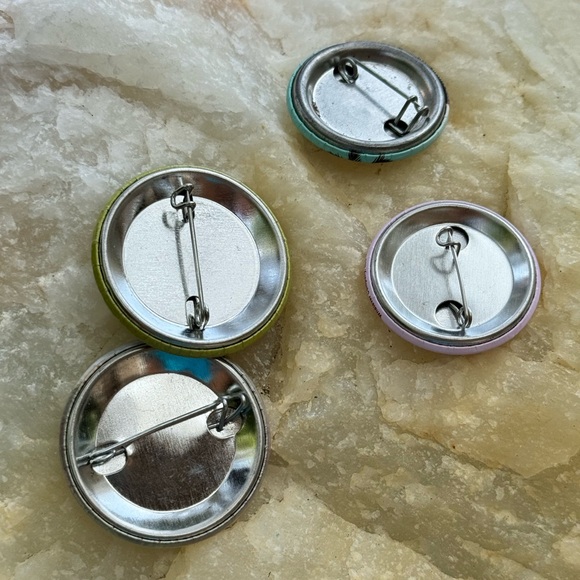 (4) Disney Button Pins - Picture 6 of 7